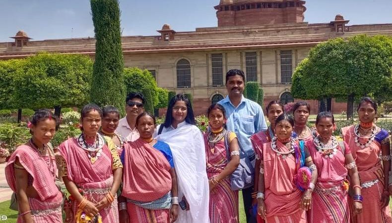 राष्ट्रपति श्रीमती द्रौपदी मुर्मू से महिला समूह ने की मुलाकात
