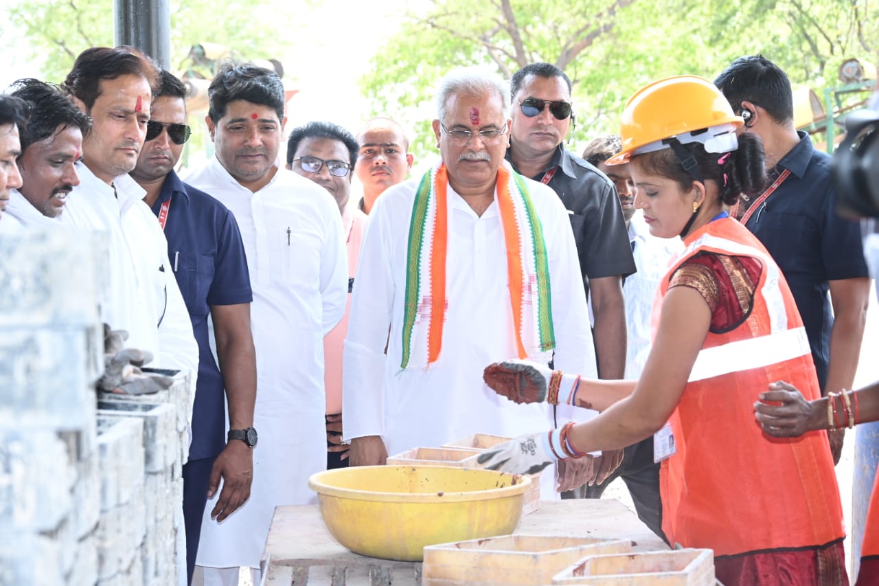 मुख्यमंत्री ने कहा, तेजी से बढ़ते शहर में मलबा के डिस्पोजल की थी बड़ी समस्या, इस समस्या का किया कारगर समाधान जिससे लोगों को भी मिला रोजगार और मलबा भी हो गया काम का