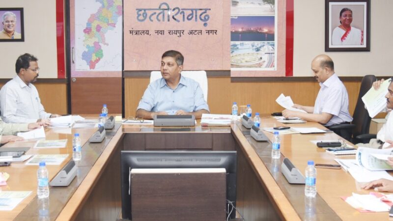 वन, गृह एवं जेल विभाग के कार्यों की समीक्षा