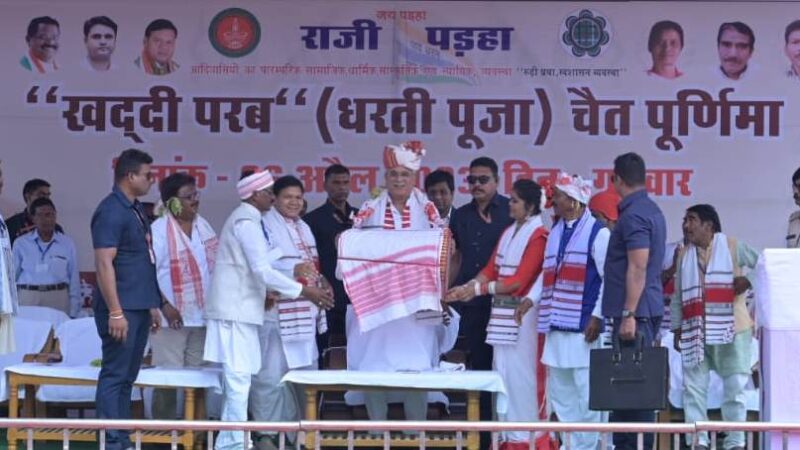  मुख्यमंत्री ने आदिवासी संस्कृतिक भवन के लिए 50 लाख रूपये देने की घोषणा की