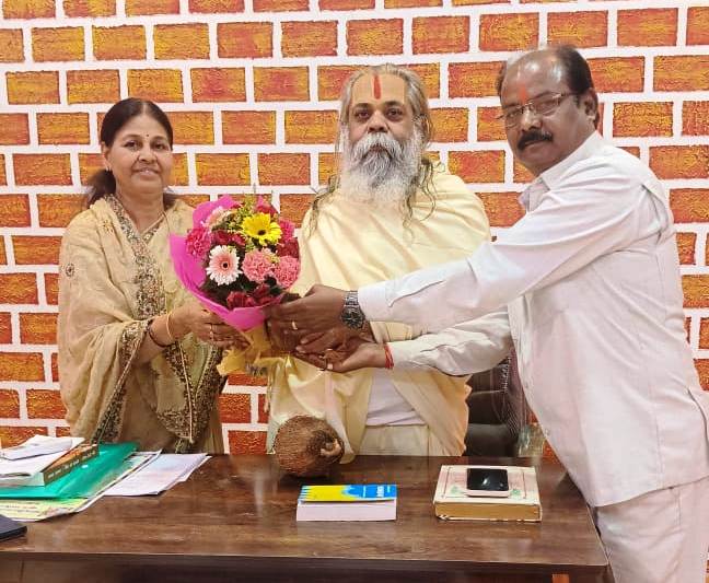 राज्य गौसेवा आयोग के अध्यक्ष राजेश्री महंत डॉ. रामसुंदर दास को डी. लिट की उपाधि मिलने पर संस्कृत बोर्ड ने दी बधाई