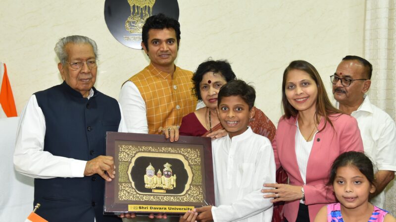 राज्यपाल से दावड़ा एजुकेशन गुप ऑफ कॉलेज के सदस्यों ने की सौजन्य मुलाकात