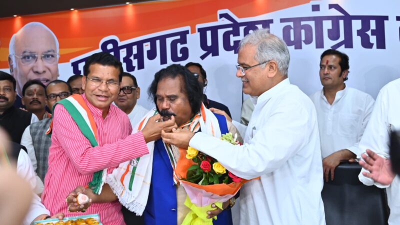 मुख्यमंत्री भूपेश बघेल, प्रदेश कांग्रेस अध्यक्ष अध्यक्ष मोहन मरकाम सहित कांग्रेस नेताओं ने किया साय का स्वागत