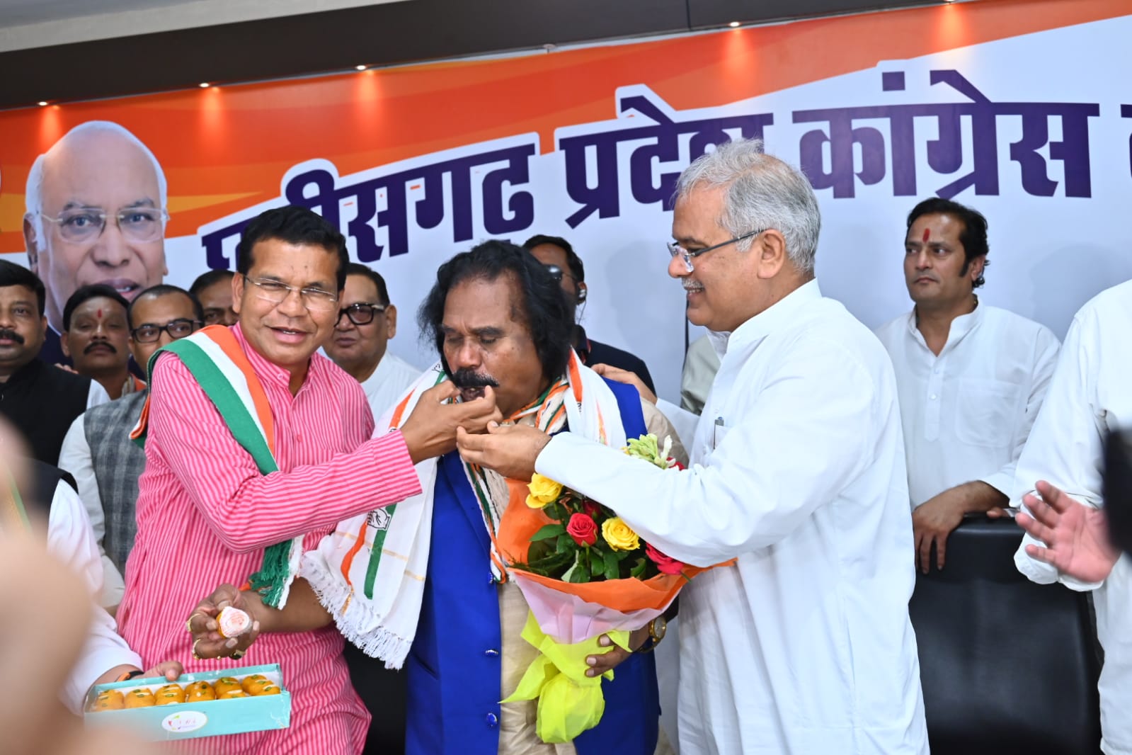 मुख्यमंत्री भूपेश बघेल, प्रदेश कांग्रेस अध्यक्ष अध्यक्ष मोहन मरकाम सहित कांग्रेस नेताओं ने किया साय का स्वागत