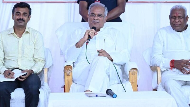 मुख्यमंत्री ने मुंगेली में सामाजिक संगठनों के प्रतिनिधियों से की मुलाकात
