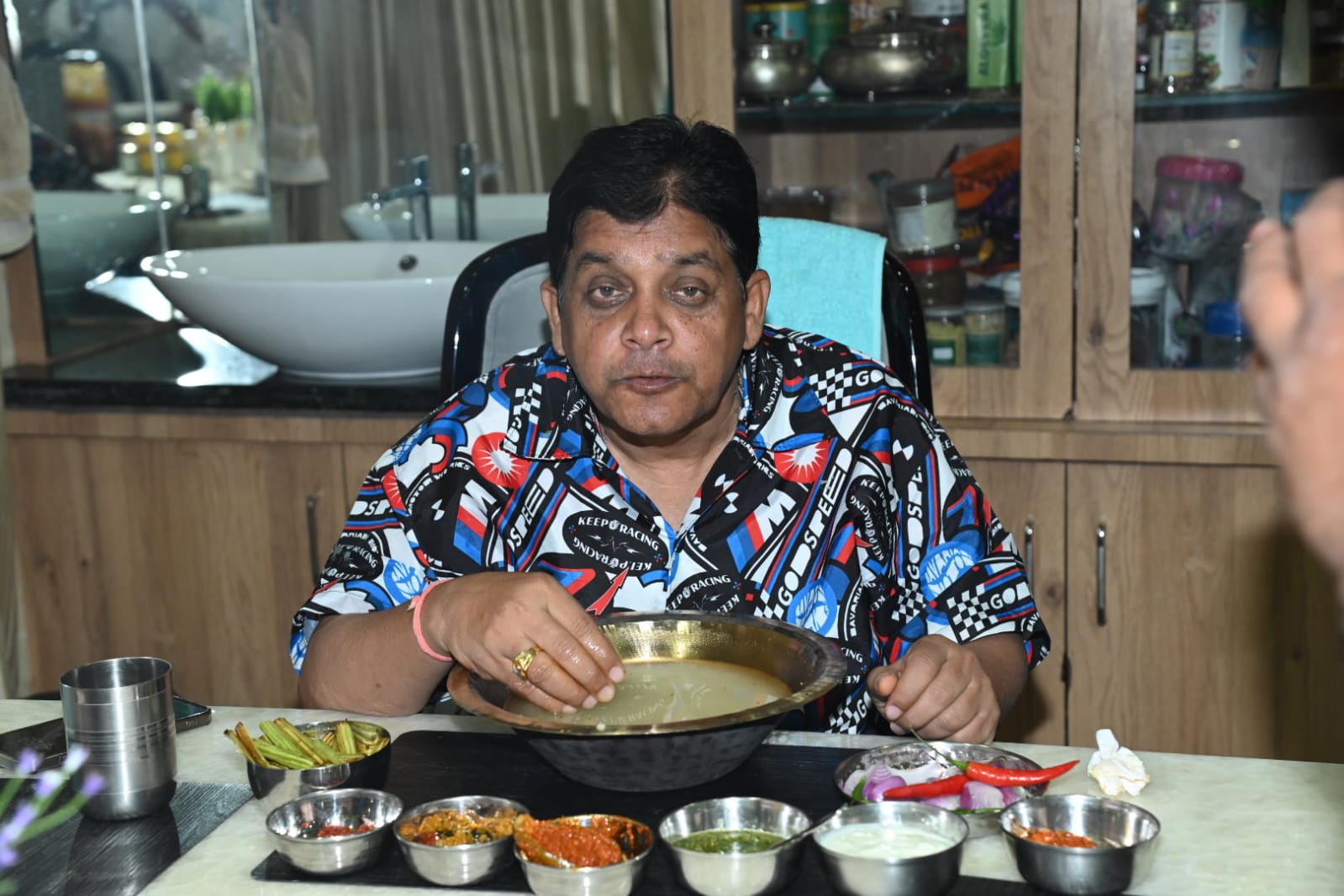 श्रम मंत्री डॉ. डहरिया ने बोरे-बासी खाकर श्रमिकों का बढ़ाया मान