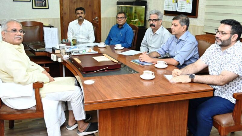 मुख्यमंत्री श्री बघेल ने ली उच्च स्तरीय बैठक
