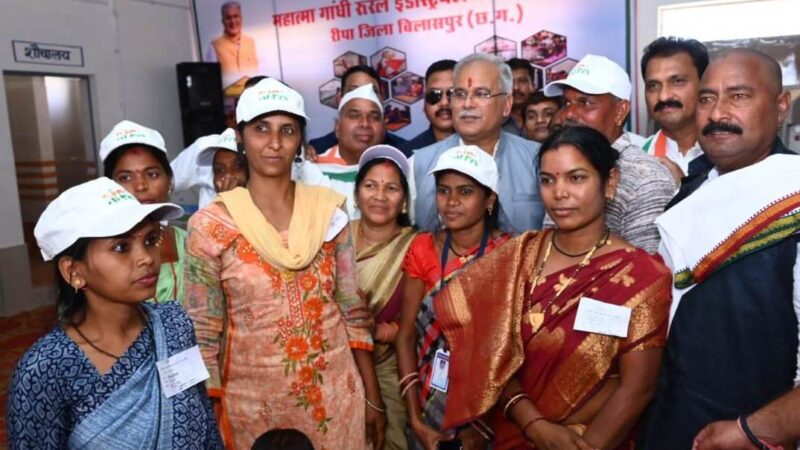 मुख्यमंत्री ने सुपर बाजार की तर्ज पर विकसित बेलटुकरी रीपा का किया निरीक्षण