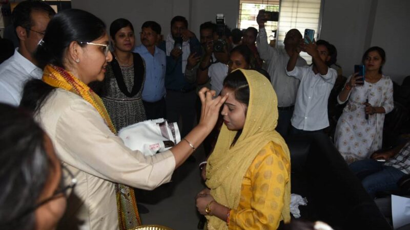 मुख्य निर्वाचन पदाधिकारी छत्तीसगढ़ श्रीमती रीना बाबा साहेब कंगाले ने सरगुजा जिले के विभिन्न मतदान केंद्रों का किया सघन निरीक्षण