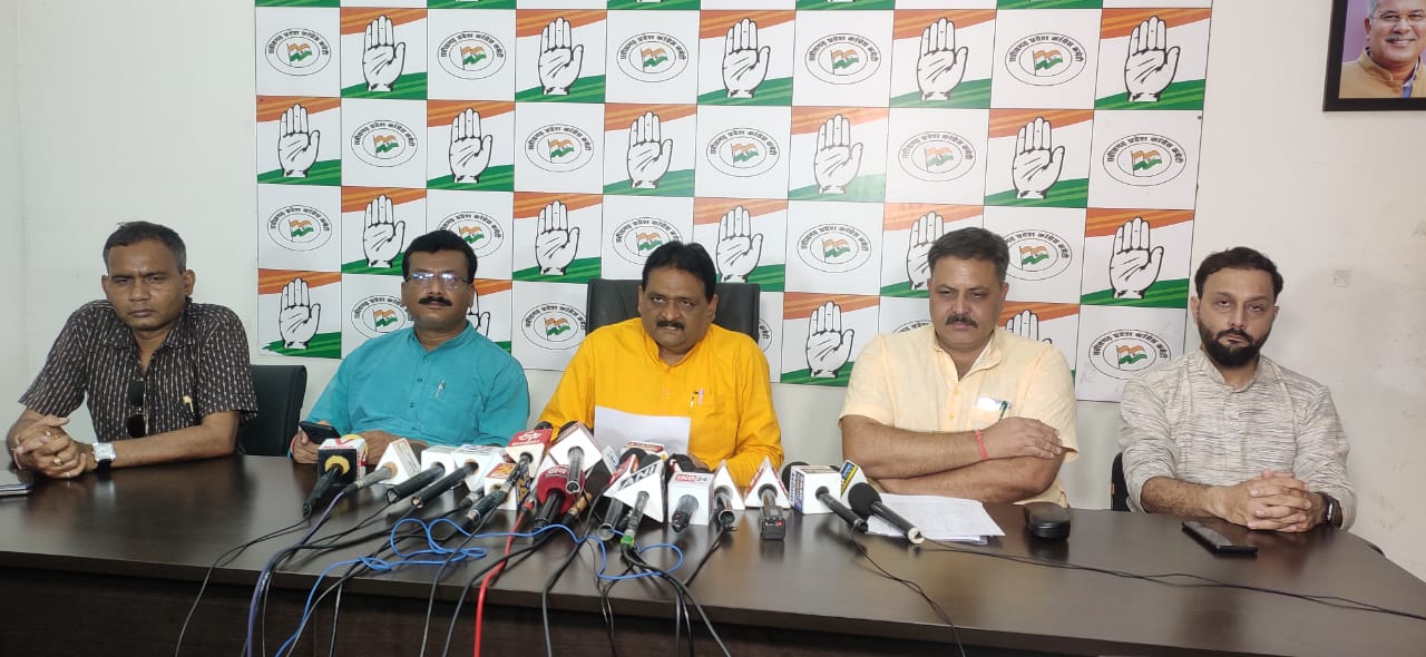 कांग्रेस ने 2018 के पहले चयनित नेताओं, अधिकारियों तथा आपसी रिश्तेदारों की सूची जारी की
