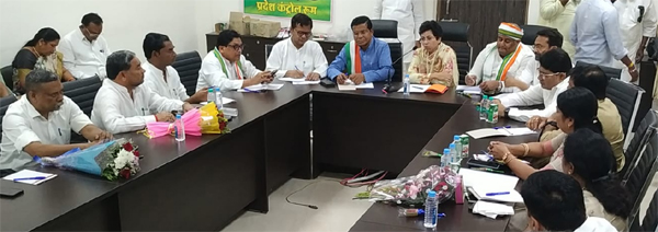 कांग्रेस प्रभारी शैलजा ने लिया महापौरो, सभापतियों की बैठक