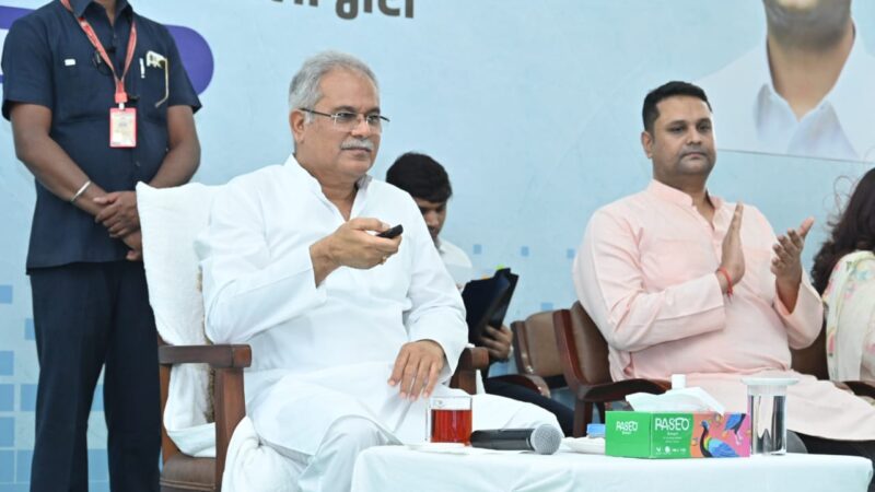 हम सहायता देकर छोड़ नहीं देते बल्कि स्किल डेवलप कर लोगों को सशक्त भी कर रहे हैः मुख्यमंत्री श्री भूपेश बघेल