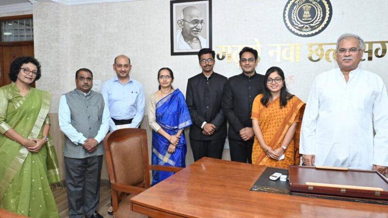 मुख्यमंत्री से भारतीय प्रशासनिक सेवा 2022 के प्रशिक्षु अधिकारियों ने की सौजन्य मुलाकात