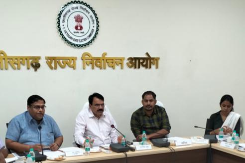 निष्पक्ष और निर्विघ्न निर्वाचन संपन्न कराएं: आयुक्त श्री ठाकुर राम सिंह  