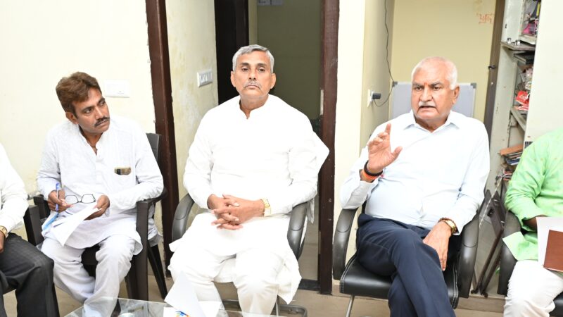 छत्तीसगढ़ योग आयोग के अध्यक्ष श्री ज्ञानेश शर्मा ने योग सेंटर संचालकों की ली विशेष बैठक
