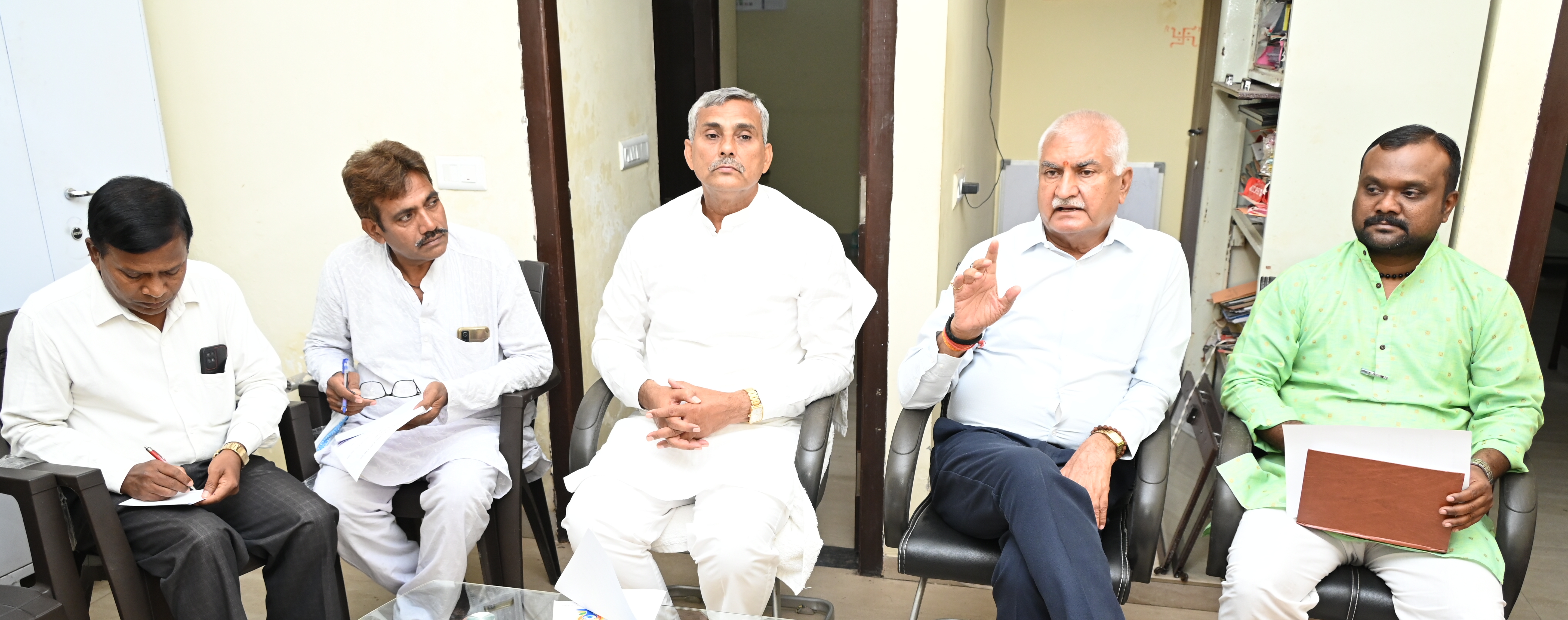 छत्तीसगढ़ योग आयोग के अध्यक्ष श्री ज्ञानेश शर्मा ने योग सेंटर संचालकों की ली विशेष बैठक