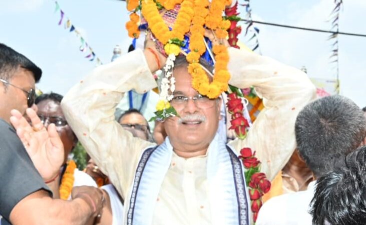 मुख्यमंत्री श्री भूपेश बघेल ने गायत्री नगर स्थित जगन्नाथ मंदिर में रथयात्रा के शुभारंभ के अवसर पर की पूजा-अर्चना