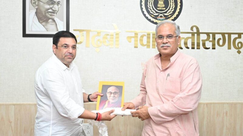 मुख्यमंत्री से सिरपुर विशेष क्षेत्र विकास प्राधिकरण के अध्यक्ष श्री जग्गी ने की सौजन्य मुलाकात