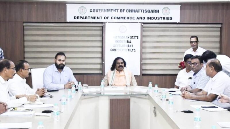 स्थानीय औषधियों पर आधारित उद्योग की स्थापना से होगा लाभ: सीएसआईडीसी अध्यक्ष श्री नंदकुमार साय