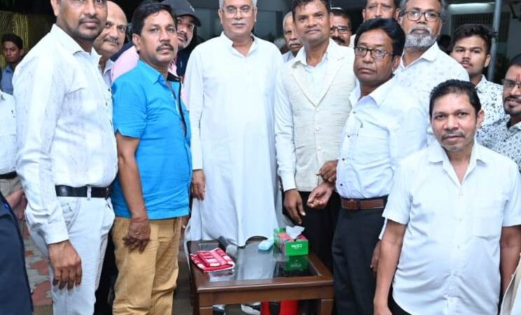 मुख्यमंत्री श्री बघेल से रायपुर राज देवांगन कल्याण समाज केप्रतिनिधिमंडल ने की सौजन्य मुलाकात