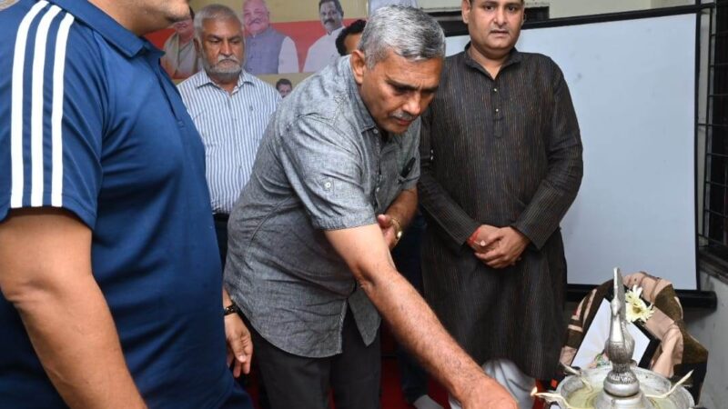 महापौर श्री ऐजाज ढेबर और छत्तीसगढ़ योग आयोग के अध्यक्ष श्री ज्ञानेश शर्मा हुए शामिल
