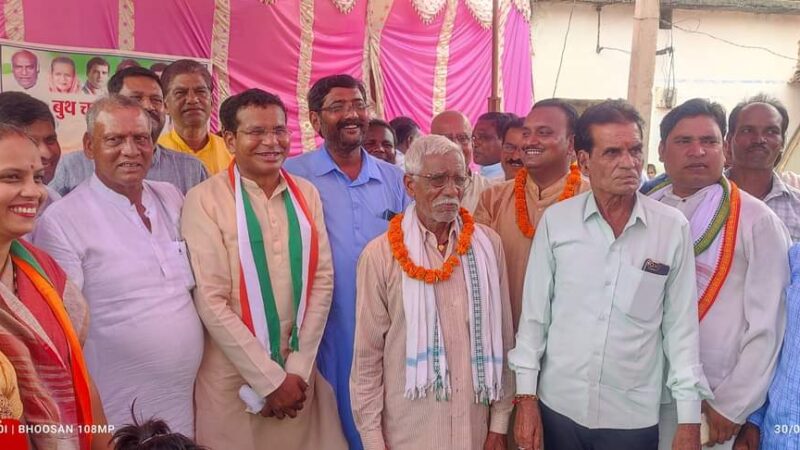 कांग्रेस के वरिष्ठ नेता पहुंचे बिलासपुर संभाग की बूथ कमेटियों में, प्रभारी सैलजा कोटा, मुख्यमंत्री भूपेश बघेल बिलासपुर, प्रदेश अध्यक्ष मोहन मरकाम बिल्हा, उपमुख्यमंत्री टी.एस.सिंहदेव बेलतरा के बूथों की बैठक लिया