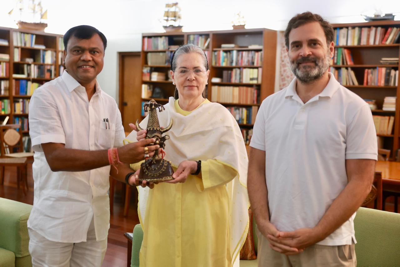 छत्तीसगढ़ कांग्रेस के नवनियुक्त प्रदेश अध्यक्ष व बस्तर सांसद दीपक बैज, कांग्रेस के पूर्व राष्ट्रीय अध्यक्ष सोनिया गांधी एवं राहुल गांधी से मिले