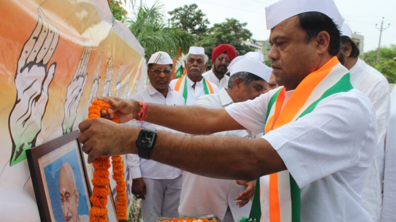 प्रदेश कांग्रेस अध्यक्ष दीपक बैज ने कांग्रेस मुख्यालय राजीव भवन रायपुर में ध्वजारोहण किया