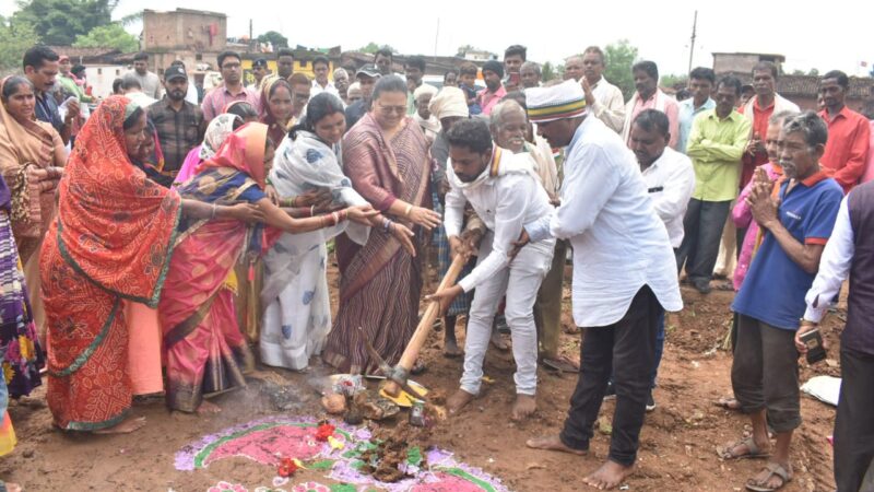 महिला एवं बाल विकास मंत्री श्रीमती भेड़िया कई गांवों में विकास कार्यो का किया भूमिपूजन