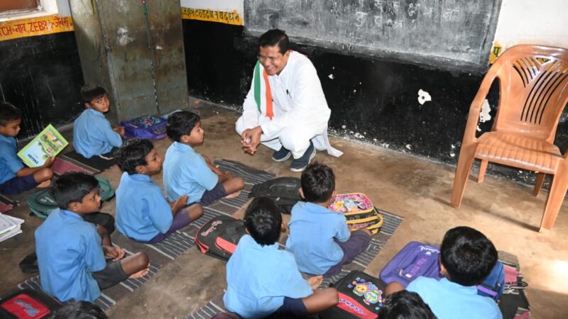 छात्रावासों में सभी मूलभूत व्यवस्था हो : प्रभारी मंत्री श्री मोहन मरकाम