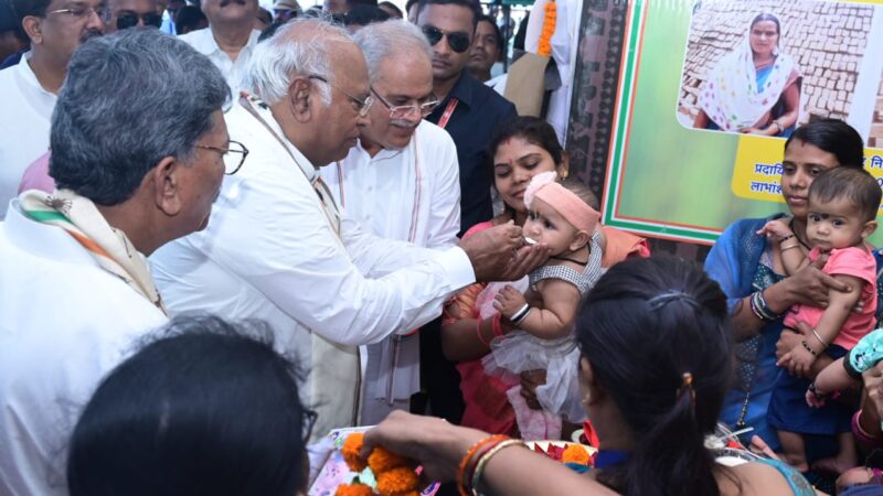 लोगो के आकर्षण का केन्द्र रही प्रदर्शनी