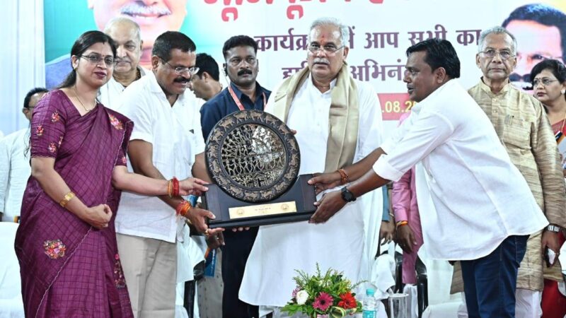 श्री बघेल जिला सहकारी केंद्रीय बैंक के मुख्यालय भवन के भूमिपूजन में हुए शामिल, 25 गोदामों का भी हुआ लोकार्पण