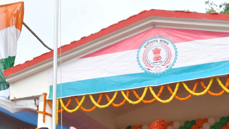 महासमुंद में संसदीय सचिव श्री विनोद चंद्राकर ने किया ध्वजारोहण…मुख्यमंत्री के जनता के नाम संदेश का किया वाचन