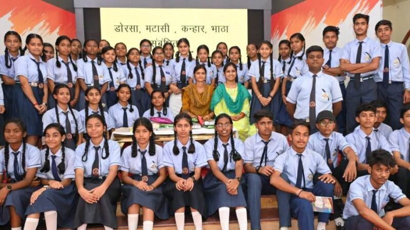 बच्चों ने सामान्य ज्ञान क्विज प्रतियोगिता में बढ़-चढ़कर भाग लिया