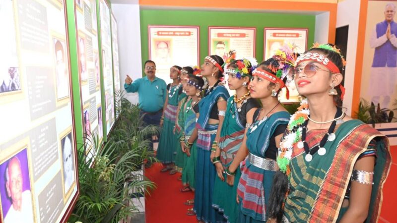 ‘छत्तीसगढ़ सरकार, भरोसे की सरकार’ छायाचित्र प्रदर्शनी को बड़ी संख्या में लोगों ने देखा