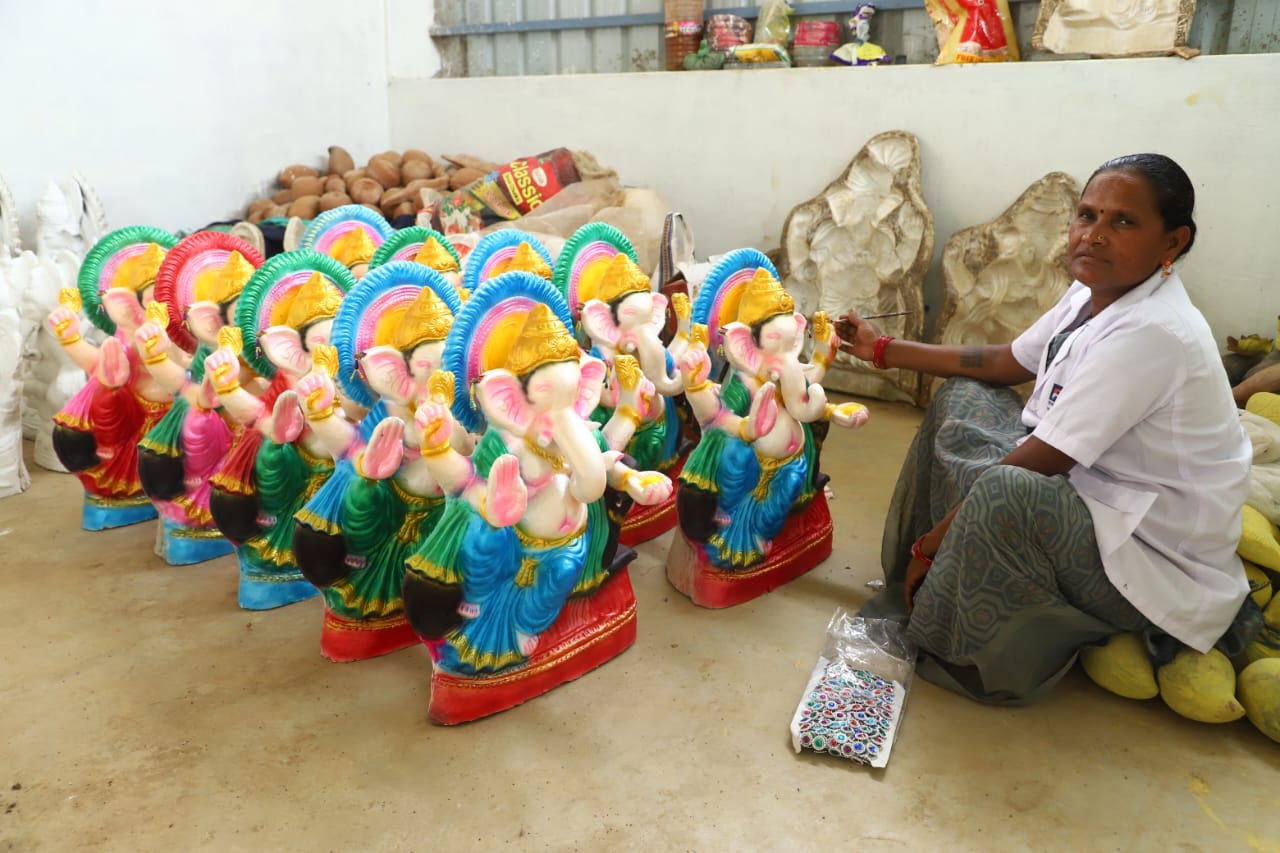 सफलता की कहानी:चन्द्रहासिनी समूह की दीदियों द्वारा निर्मित इकोफ्रेंडली गणपति विराजेंगे इस बार घरों और पंडालों में