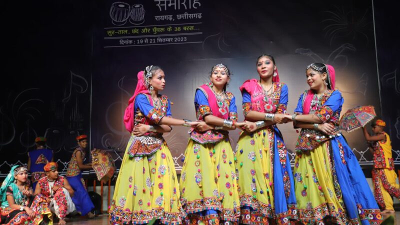 समारोह के दूसरे दिन स्कूली बच्चों ने दी शानदार प्रस्तुति…सुआ, कर्मा, ददरिया के साथ राजस्थानी, बिहूऔर गरबा नृत्य ने मोहा दर्शकों का मन