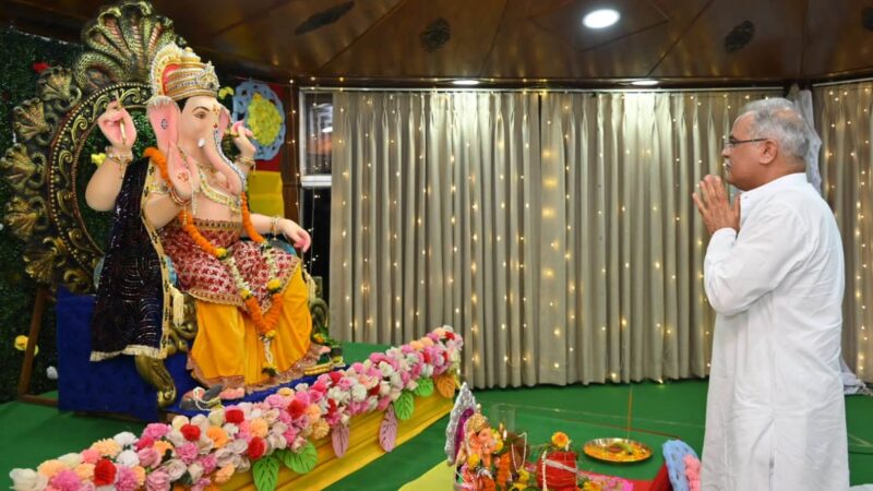 मुख्यमंत्री ने भगवान श्री गणेश की पूजा-अर्चना कर प्रदेशवासियों की सुख, समृद्धि एवं खुशहाली की कामना की