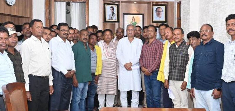 मुख्यमंत्री श्री बघेल से आदिवासी समाज के प्रतिनिधिमंडल ने की सौजन्य मुलाकात