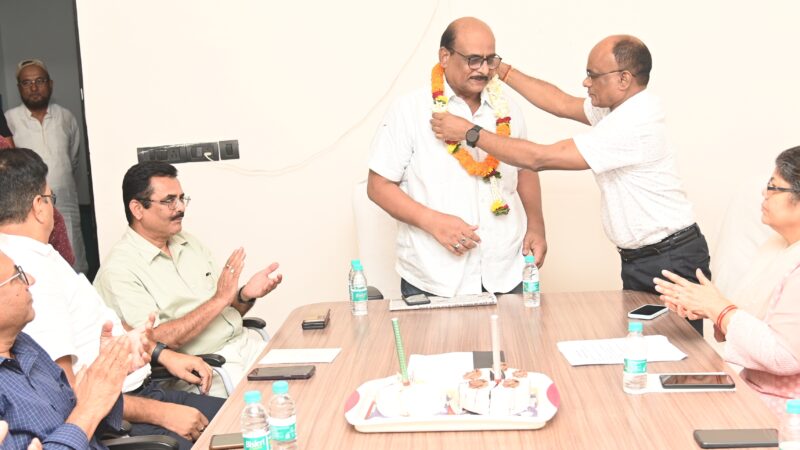 जनसंपर्क विभाग के लेखापाल श्री जाहिद मिर्जा सेवानिवृत्त