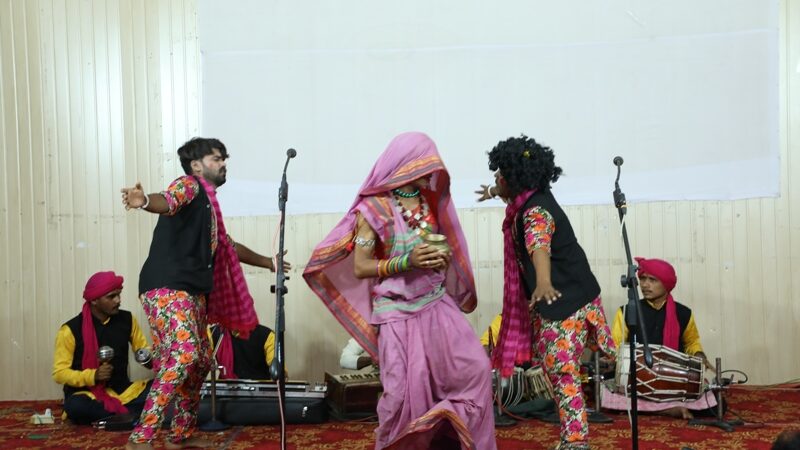 ‘अल्करहा समय’ में पलायन पर चोट, आत्महत्या के विरुद्ध जगाया भी