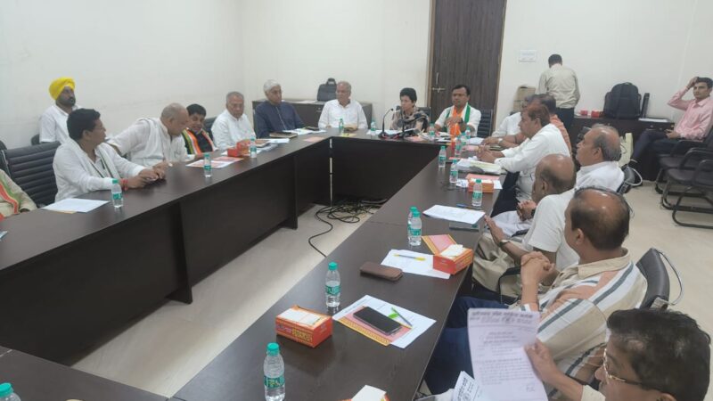 प्रभारी कुमारी सेलजा, मुख्यमंत्री भूपेश बघेल, पीसीसी अध्यक्ष दीपक बैज, वरिष्ठ नेताओं ने लिया बैठक