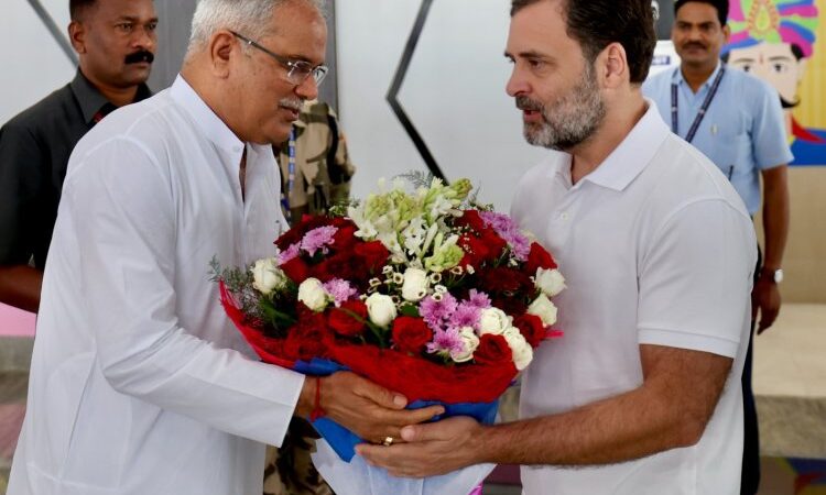 राहुल गांधी पहुंचे रायपुर