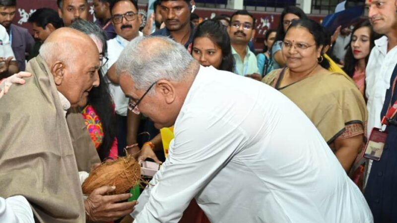 अंतर्राष्ट्रीय वृद्धजन दिवस-बुजुर्ग समाज के प्रकाश-स्तंभ हैं, उनके अनुभवों के प्रकाश में नयी पीढ़ियां आगे बढ़ती हैं – श्री भूपेश बघेल