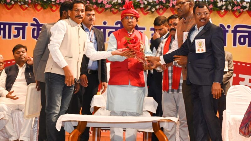 आदिवासी समाज के नवनिर्वाचित विधायकों के सम्मान समारोह एवं आमसभा में शामिल हुए मुख्यमंत्री