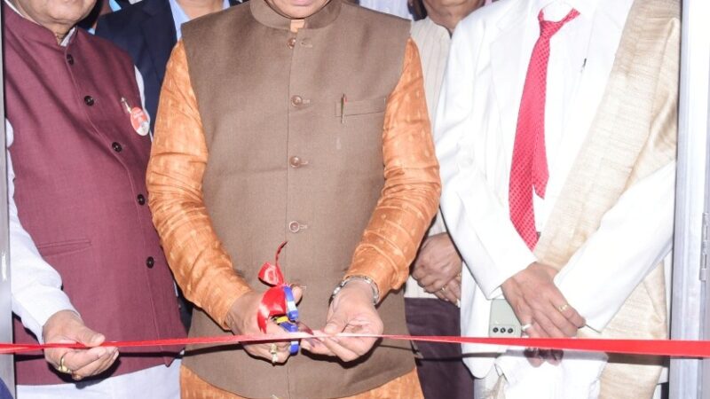 मुख्यमंत्री श्री साय ने पूर्व प्रधानमंत्री श्री अटल बिहारी वाजपेयी की प्रतिमा पर माल्यार्पण कर किया नमन