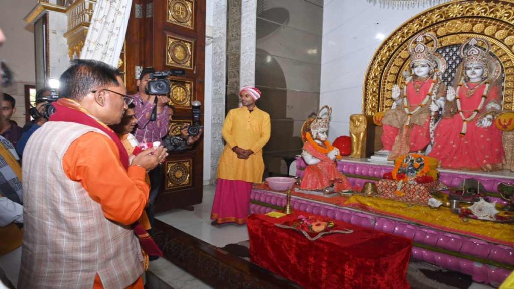 प्रदेश की खुशहाली के लिए विष्णुदेव साय ने की पूजा अर्चना