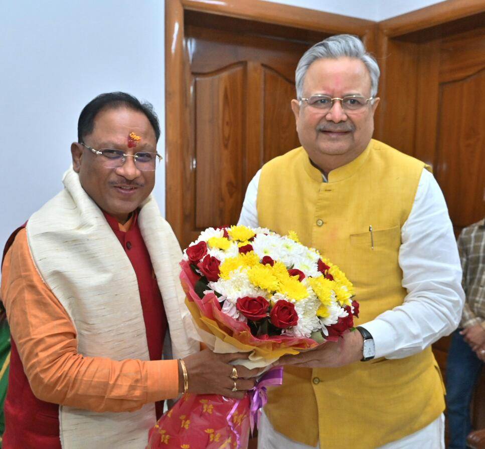 मुख्यमंत्री साय को पूर्व मुख्यमंत्री डॉ. रमन सिंह ने बधाई एवं शुभकामनाएं दी