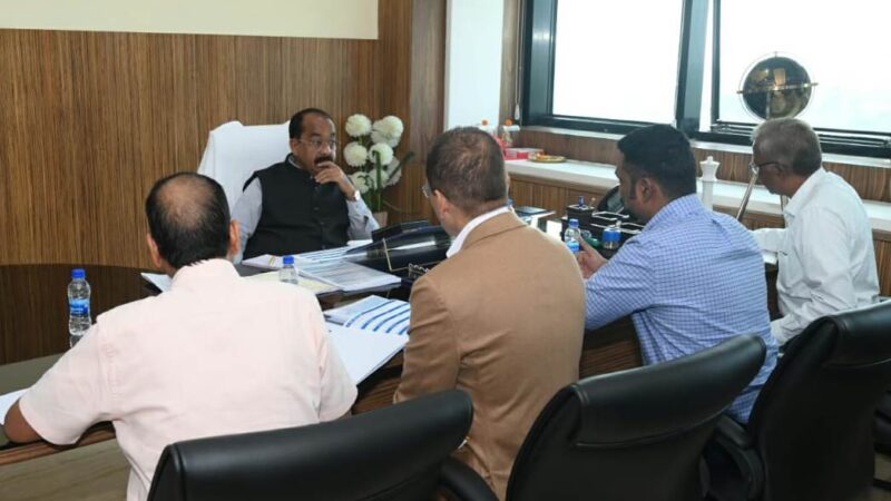 उप मुख्यमंत्री ने पीडब्ल्यूडी, पीएचई और नगरीय प्रशासन विभाग के वरिष्ठ अधिकारियों की ली बैठक