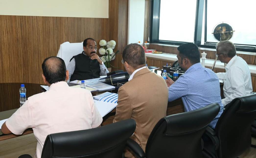 उप मुख्यमंत्री ने पीडब्ल्यूडी, पीएचई और नगरीय प्रशासन विभाग के वरिष्ठ अधिकारियों की ली बैठक